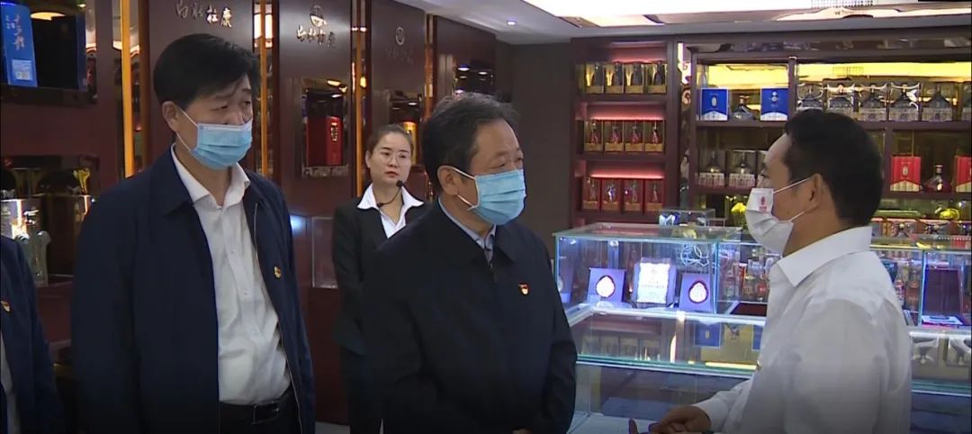 市委书记樊维斌来白考察—调研陕西久久久大香蕉酒厂